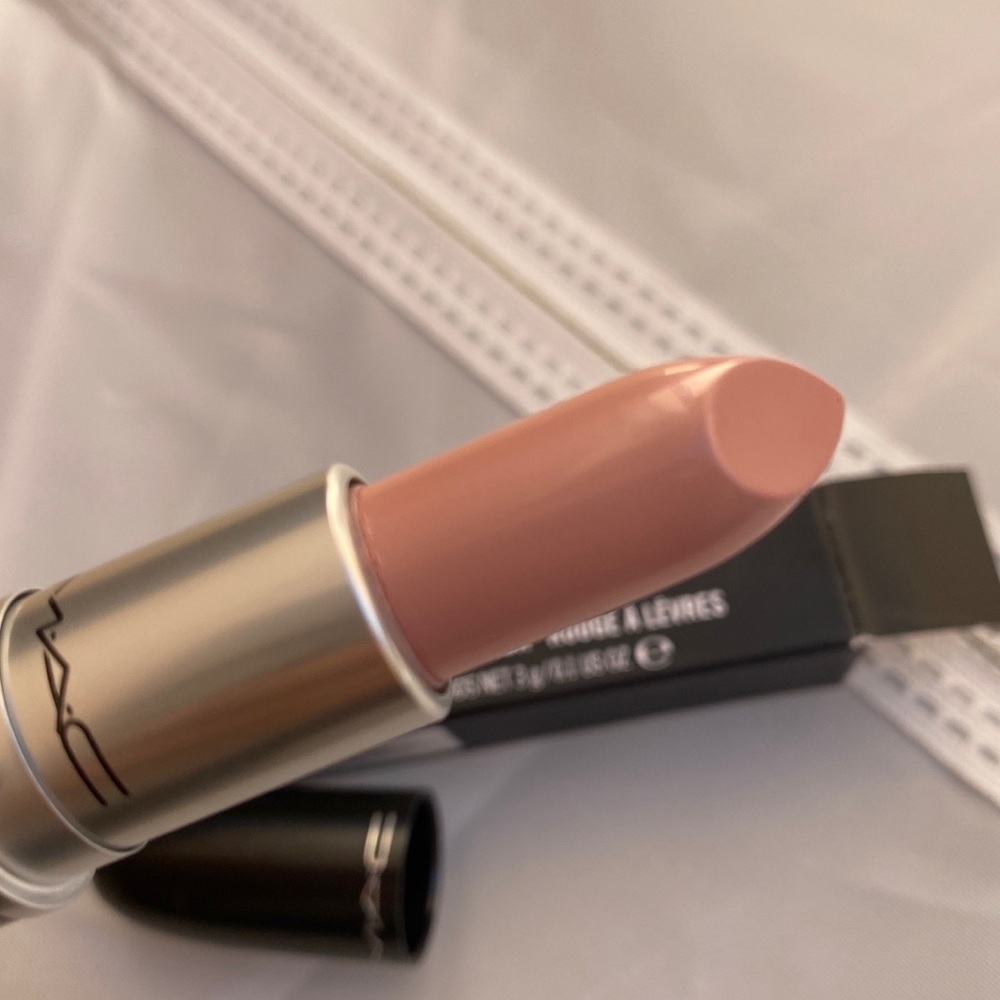 MAC PRETTY NUDE LIPSTICK 3g
